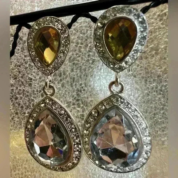 Macy’s Teardrop Earrings - Picture 4 of 5